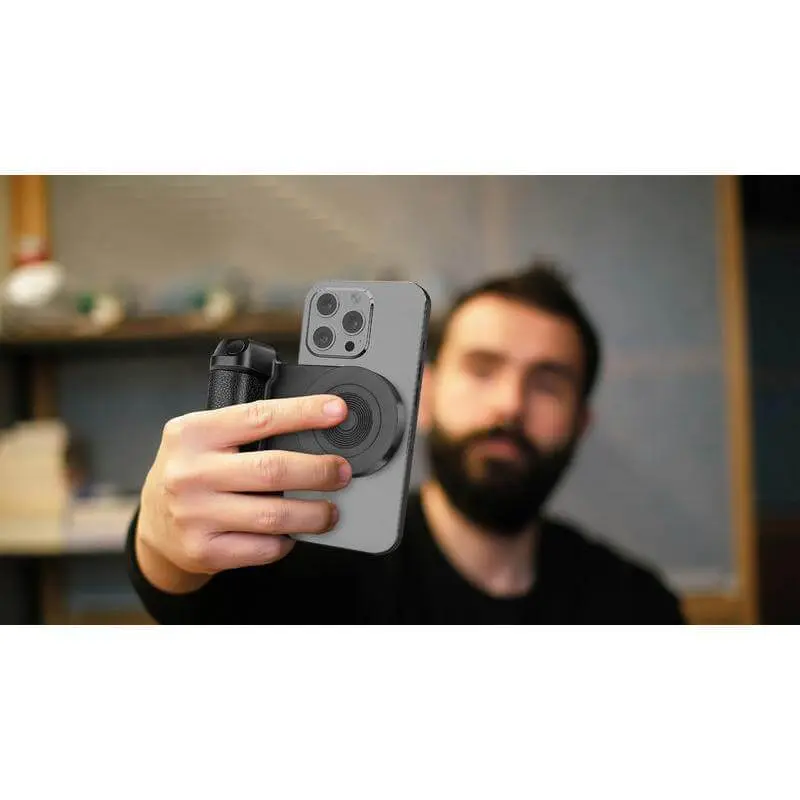 KORMAN - @memorii 15W Wireless Charger with Selfie and Magnet (2).webp
